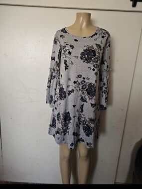 Tiana B. Grey Floral Bell-Sleeve Swing Dress